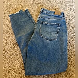 American Eagle Size 6 Long Mom Jean